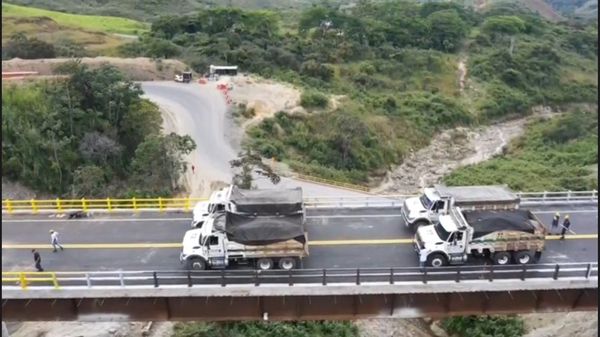 (Vídeo) Así fue la prueba de carga sobre el nuevo puente en la vía Panamericana Rosas - El Bordo