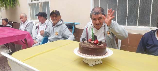 ¡Feliz cumpleaños para 22 abuelos y abuelas del hogar San Vicente de Paúl!