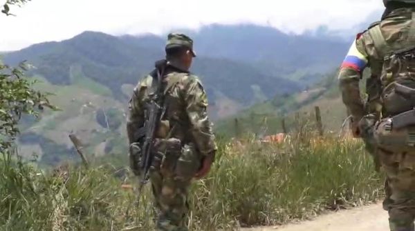 Confinamientos en Toribío y Argelia por combates entre Ejército y disidencias de las Farc