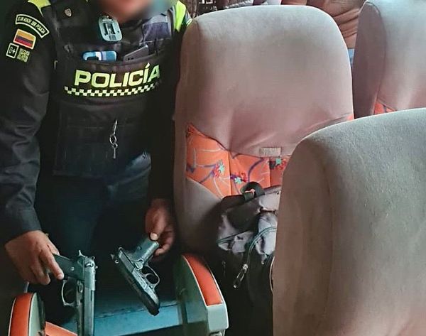 ¿Qué pretendían hacer?, dos adolescentes sorprendidos con armas de fuego dentro de un bus en Popayán