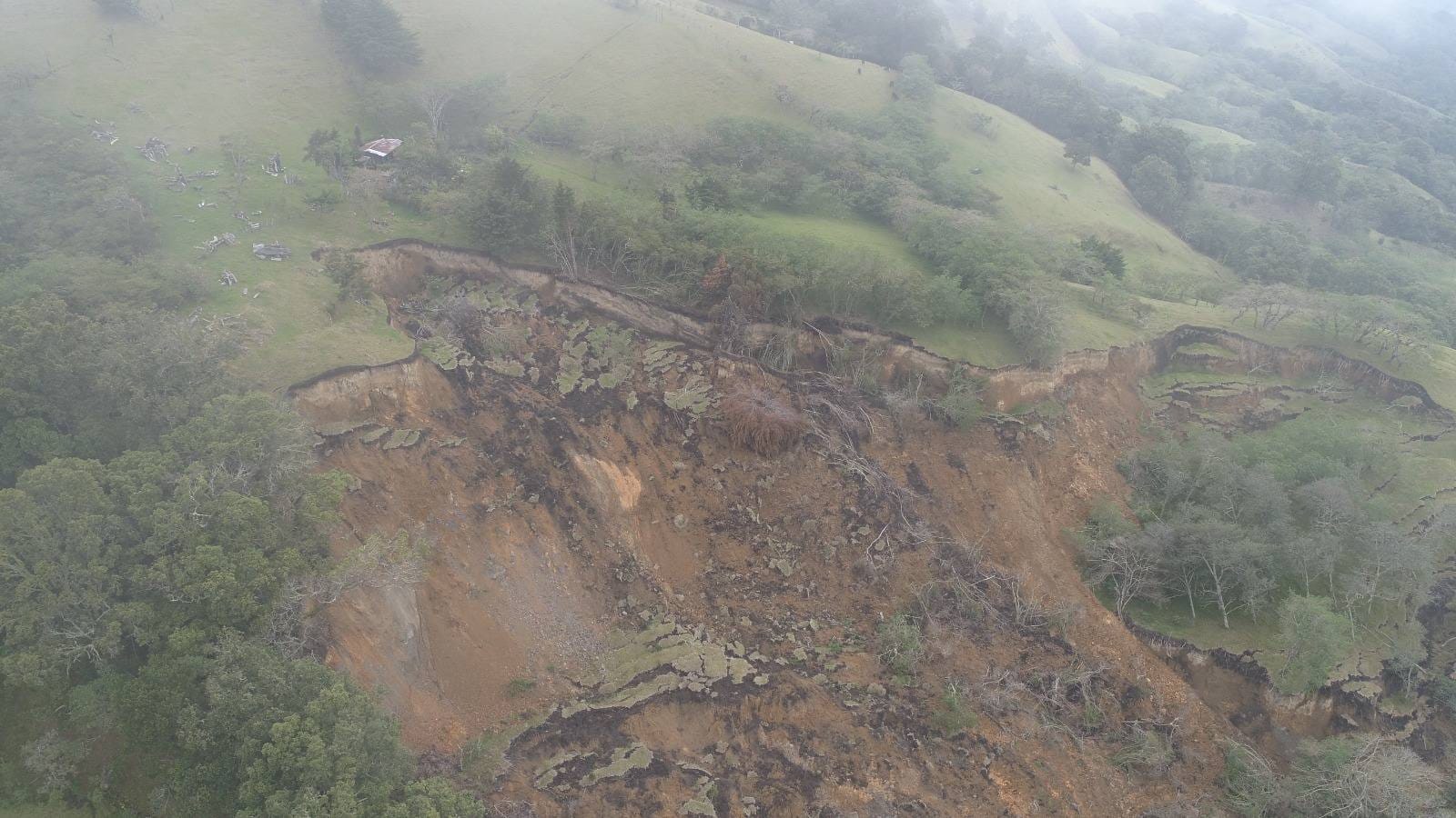 Deslizamiento en Sotará pone en jaque el agua potable de tres municipios del Cauca