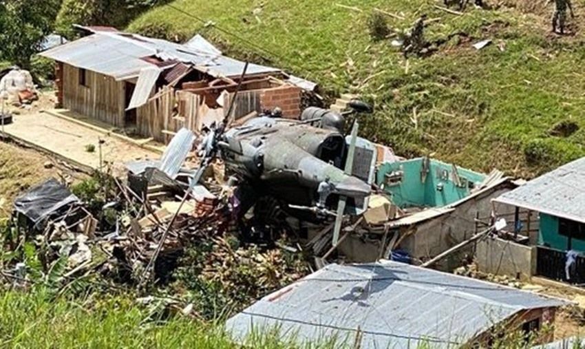 (Vídeo) Un helicóptero del Ejército cayó sobre un caserío en Anorí, Antioquia