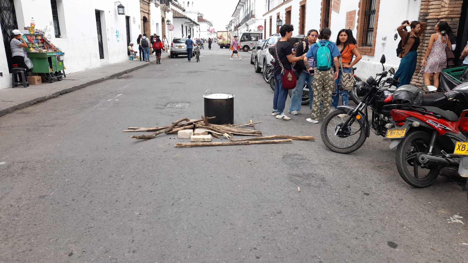 Plantón frente a Humanidades de Unicauca por incumplimiento de la matrícula cero
