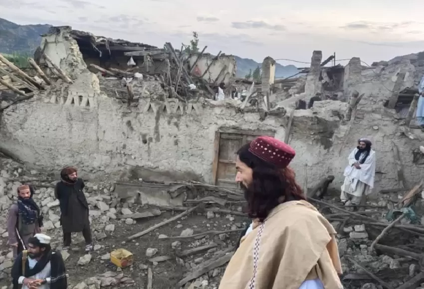Un muerto y 35 heridos dejan dos sismos en Afganistán