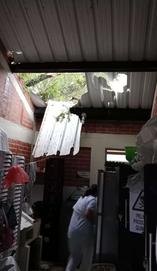 Dos personas lesionadas tras fuerte vendaval en Timbío, Cauca