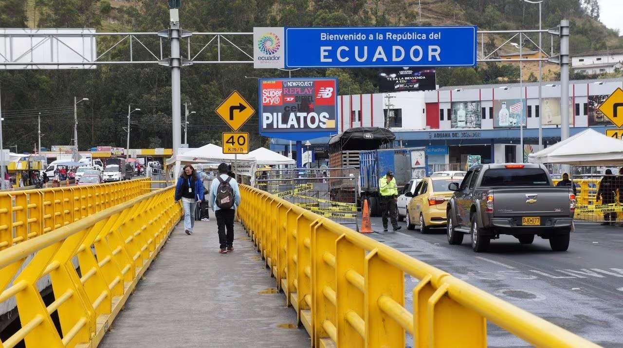 Rescatan a 25 migrantes secuestrados en la frontera con el Ecuador
