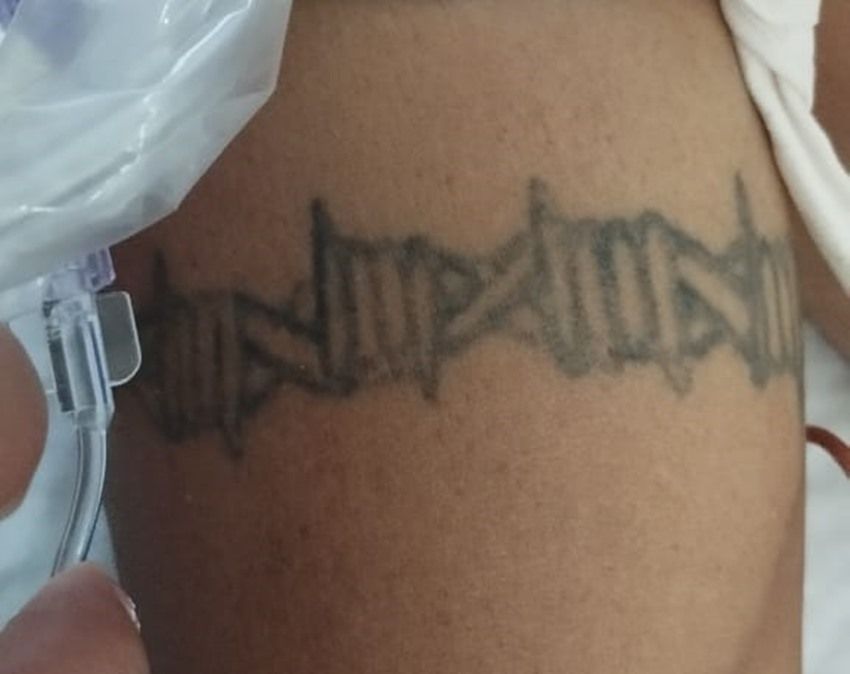 ¿Se le hace conocido este tatuaje?, buscan a la familia de esta persona que está en el Hospital Susana