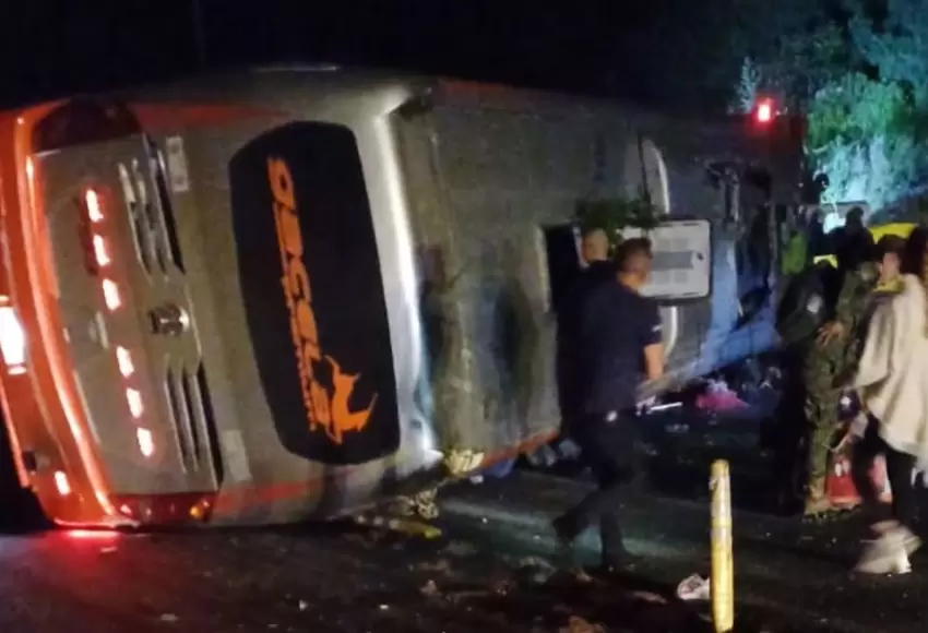 Grave accidente de tránsito en la Línea deja dos personas muertas y varios heridos