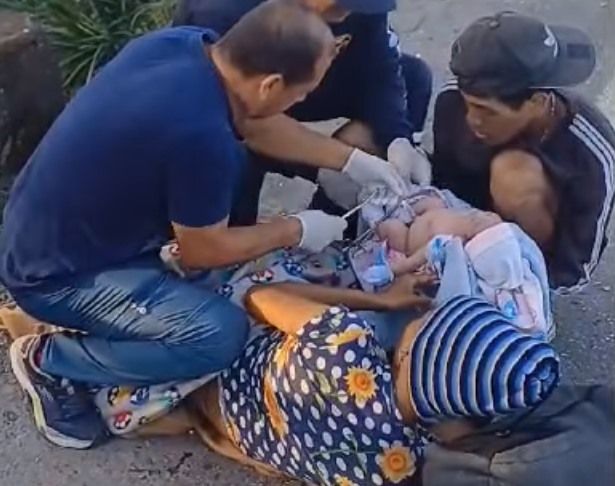 Vídeo: Mujer dio a luz en plena vía Panamericana en el sur del Cauca