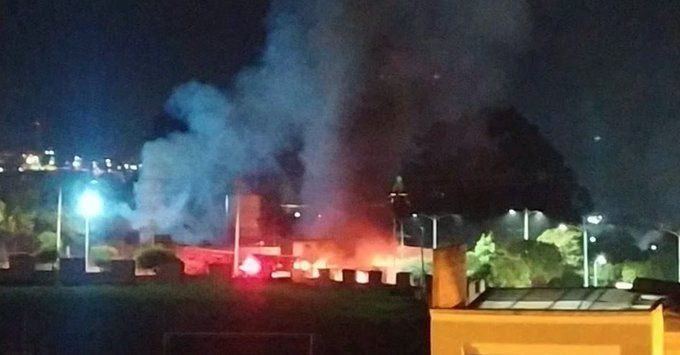 Gigantesco incendio tras dos fuertes explosiones en planta de Coca Cola en Pasto: cuatro heridos