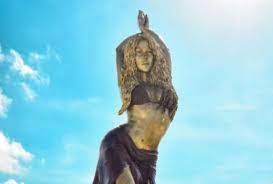 Así luce la estatua de Shakira en Barranquilla