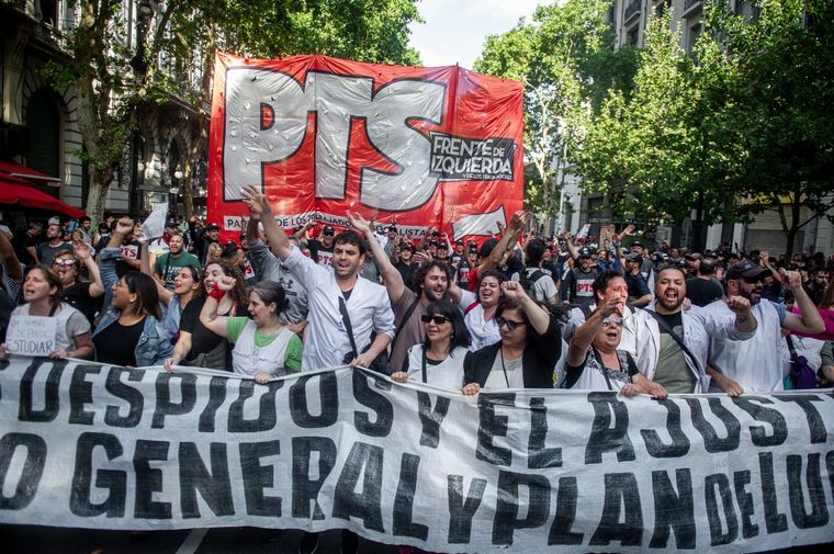 Argentinos se lanzan a las calles para combatir las nefastas reformas Javier Milei