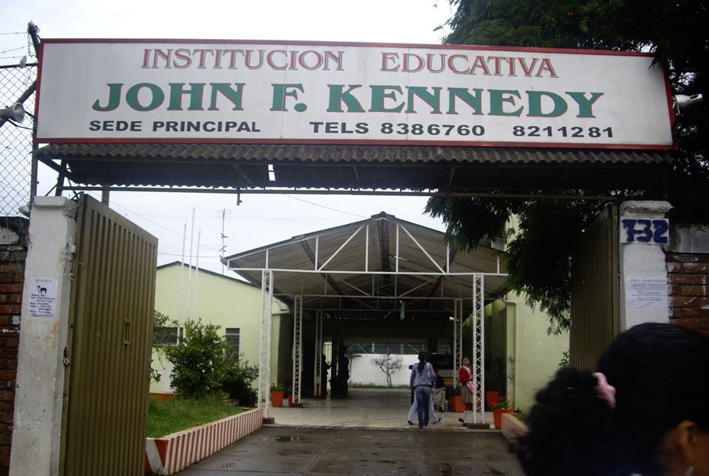 Profesores de la John F. Kennedy piden cambio de rector por presuntos abusos de autoridad