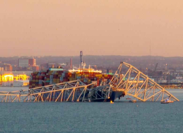 En Baltimore, EE.UU., puente se derrumba tras ser golpeado por un barco