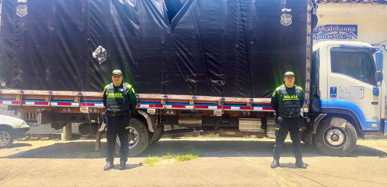 Recuperado camión que fue hurtado con cargamento de piñas en Timbío, Cauca