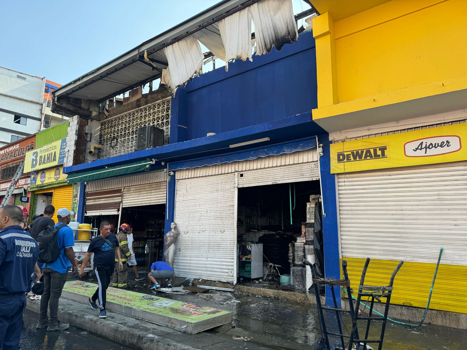 Cali: Incendio estructural en cinco locales comerciales del centro de la ciudad