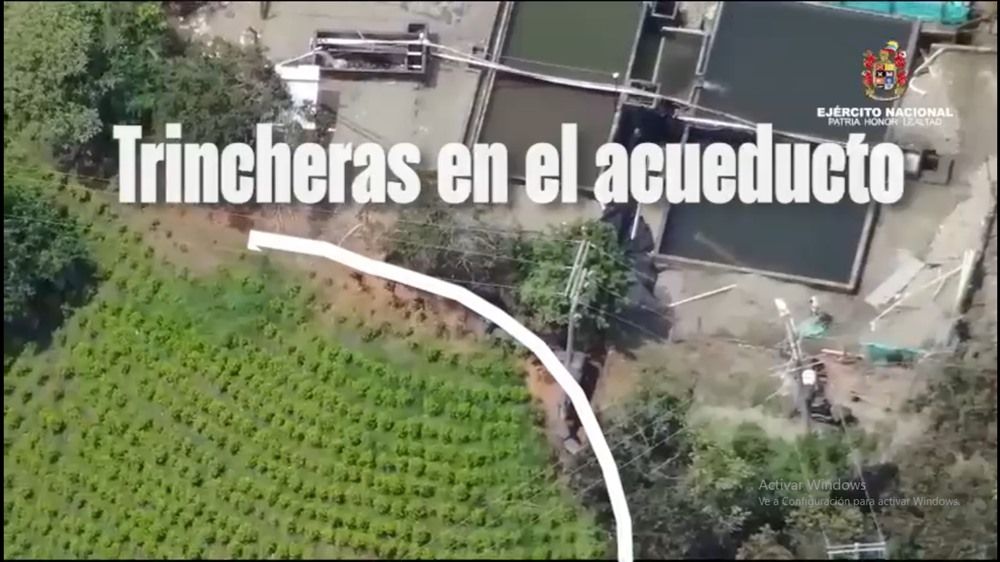 (Vídeos) Disidencias construyen trincheras cerca al acueducto de El Plateado, Argelia