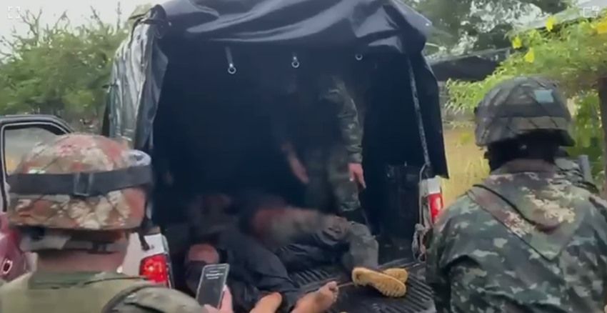 (Vídeo) Así socorrieron los soldados a disidentes que resultaron heridos en medio de una operación en el Patía