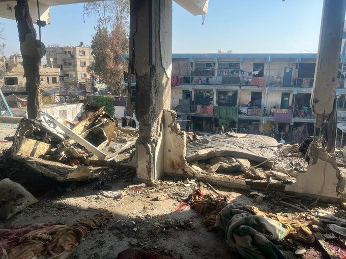 Cuarenta muertos tras bombardeo israelí contra escuela UNRWA