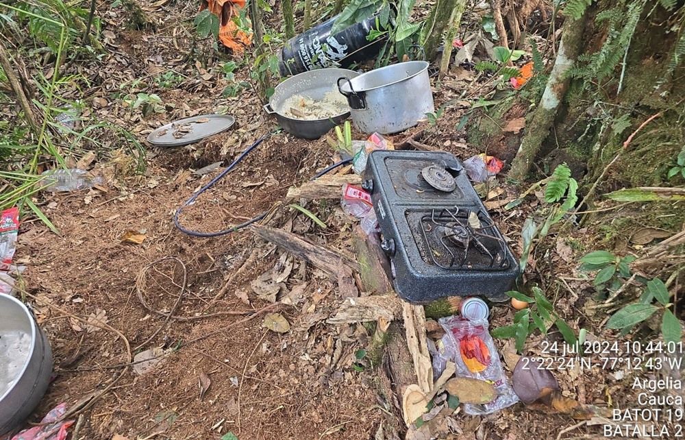 (Vídeos) Este sería uno de los campamentos de las disidencias bombardeados en Argelia, Cauca