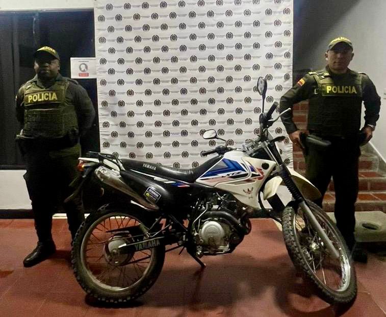 En Timbío la Policía Nacional logró la incautación de una motocicleta en la que se movilizaban presuntos delincuentes