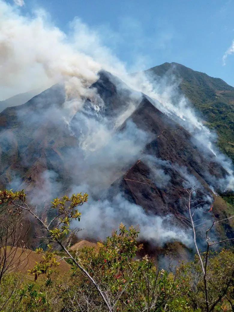 Gigantesco incendio forestal en la zona rural del municipio de Bolívar, Cauca