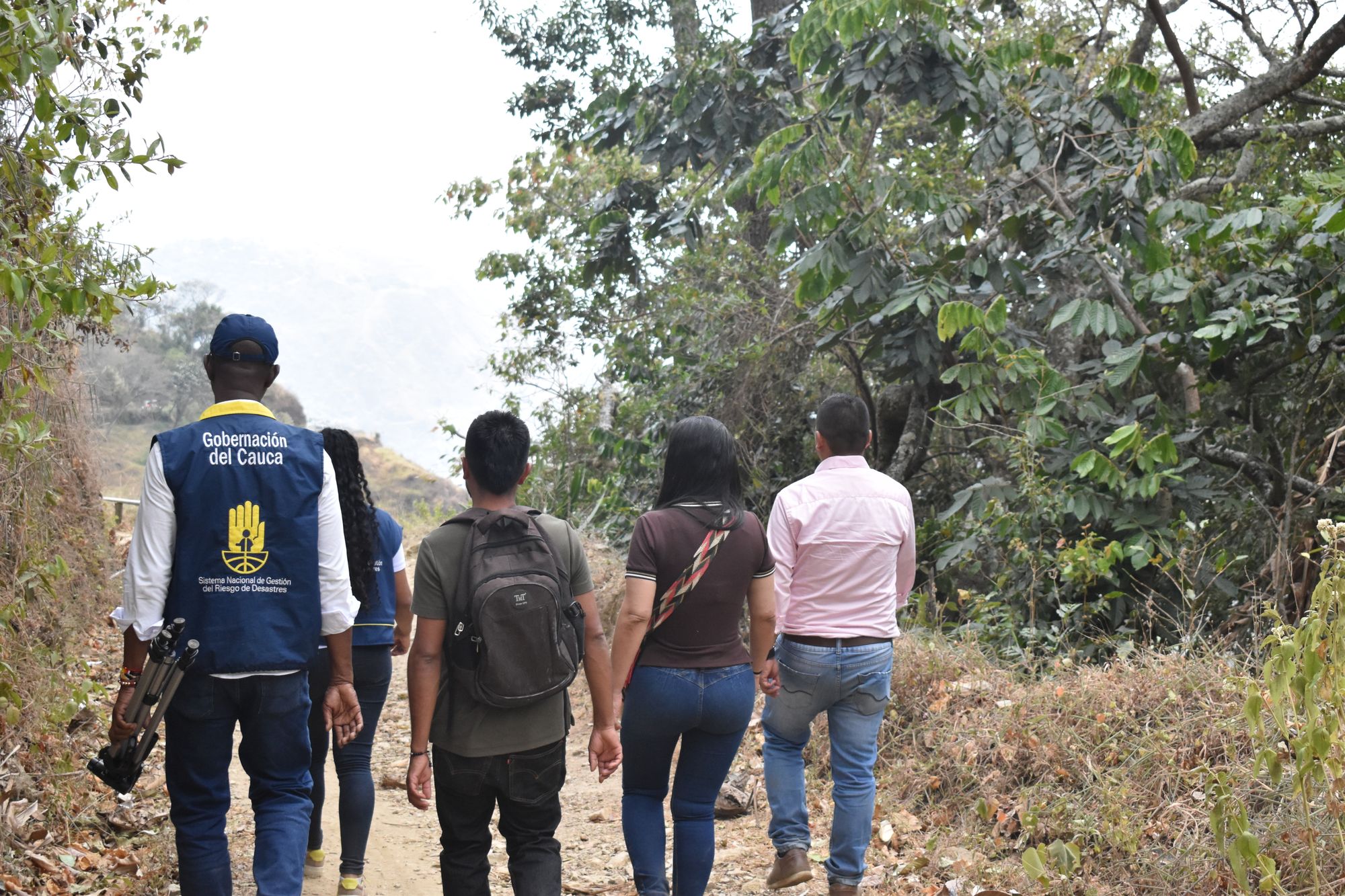 Gobernación ayuda a afectados por incendios en Bolívar