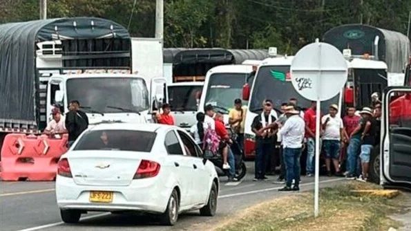 Camioneros e indígenas se enfrentaron por bloqueo vial en Popayán