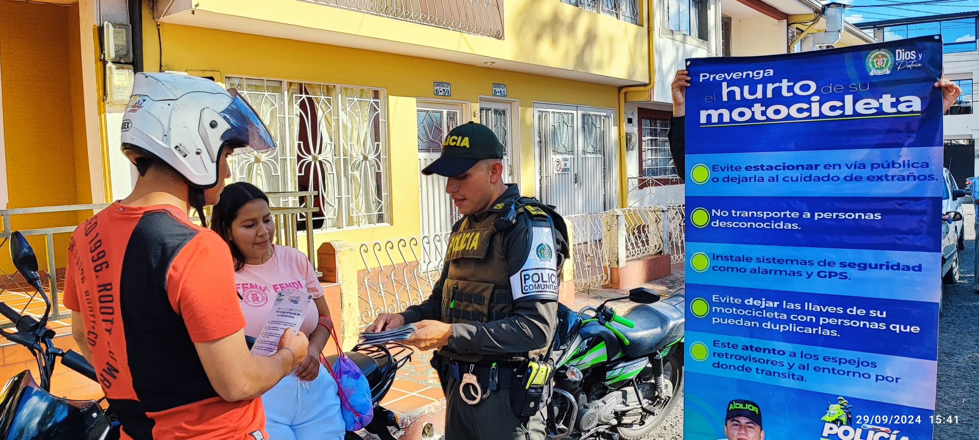 Policía Comunitaria impulsa campaña para prevenir el hurto de motocicletas en la Comuna 8