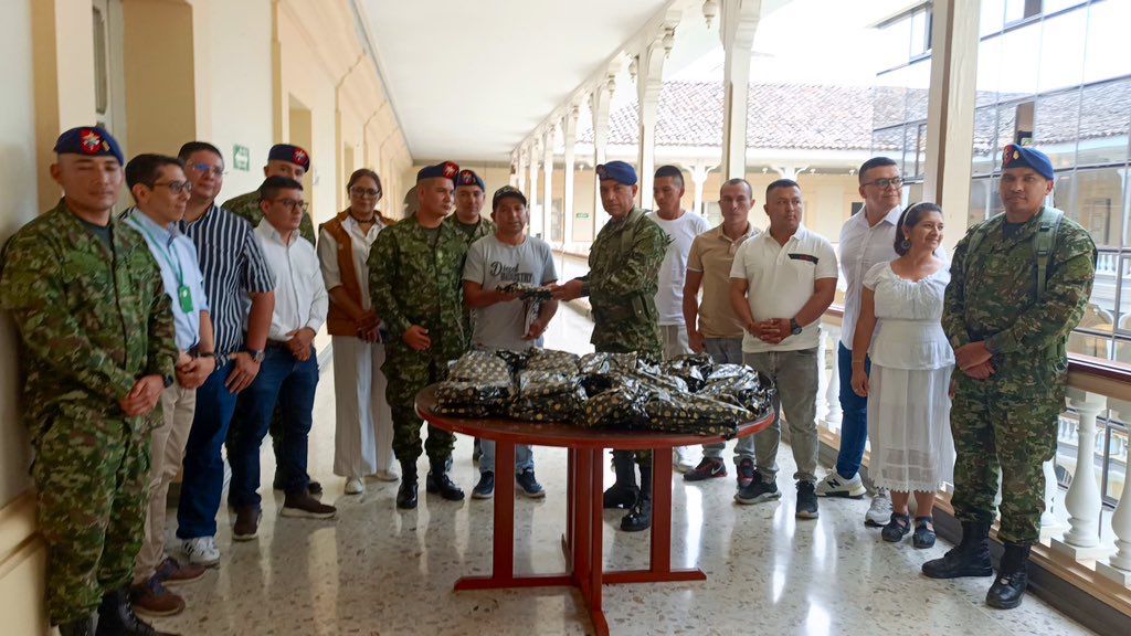 Brigada contra el Narcotráfico N° 3 entrega kits escolares en zonas afectadas del Cauca