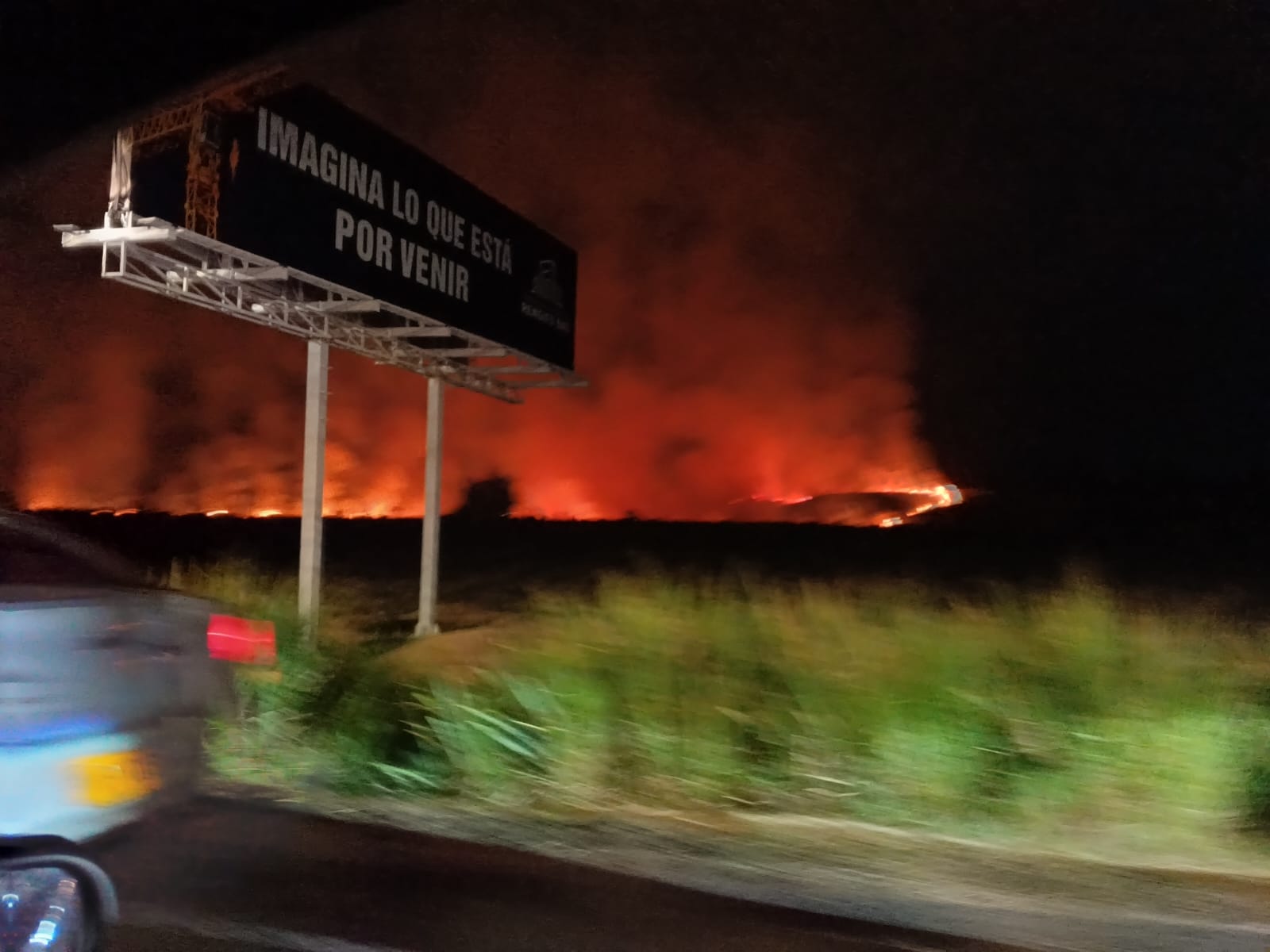 Bomberos terminan poco a poco de apagar el incendio forestal en  la Loma del Tablazo en Popayán