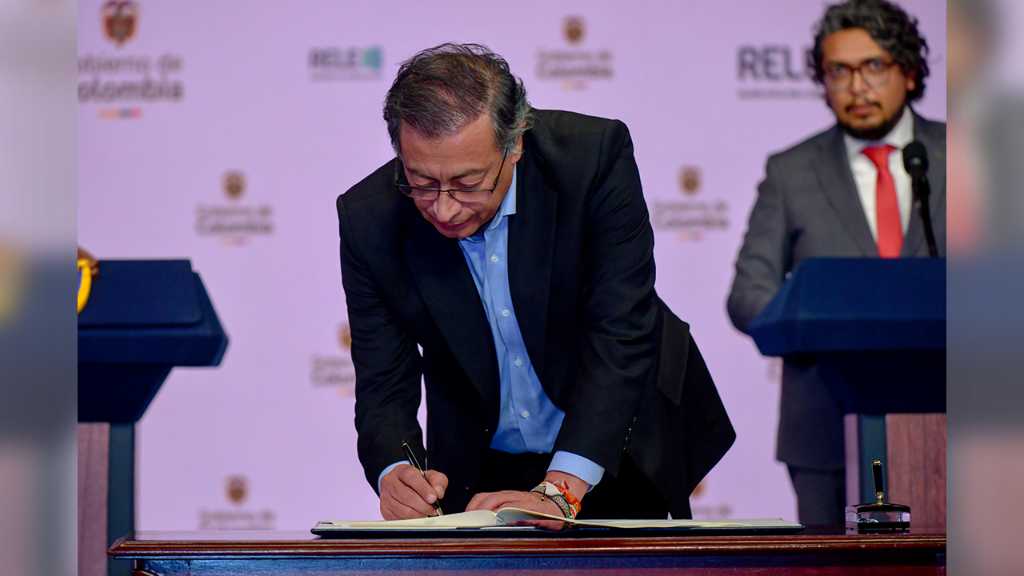 Gobierno firma directiva presidencial para fortalecer libertad de expresión y libertad de prensa