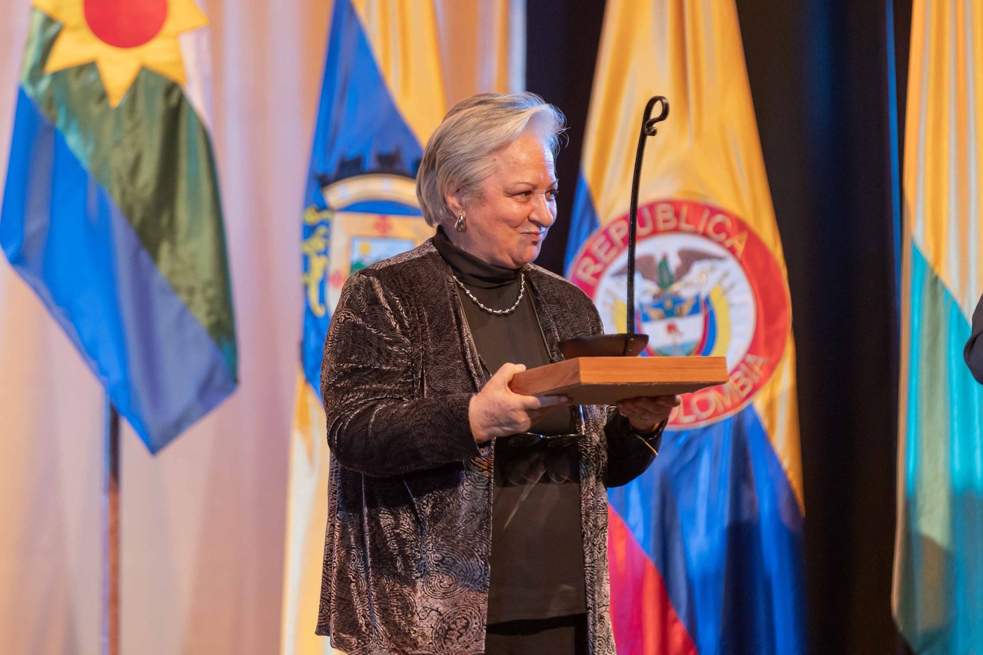 Esther Sánchez recibe el Premio 'Álvaro Garzón Vida y Obra 2024' en el Congreso Gastronómico de Popayán