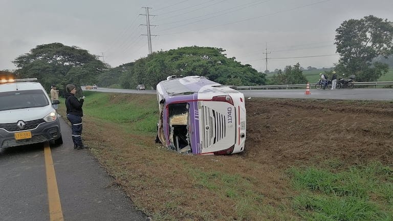 Bus intermunicipal se accidentó entre Cali y Palmira