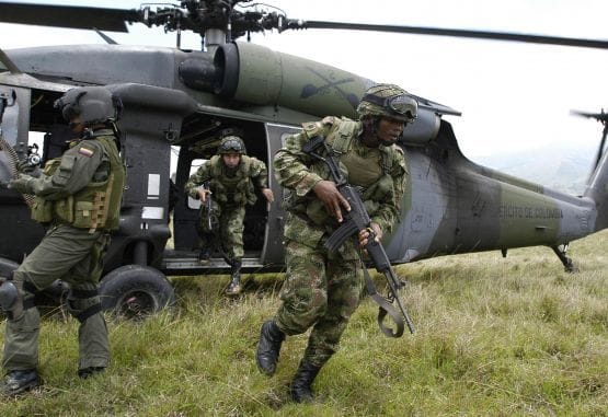 Terror entre las comunidades indígenas de Toribío por los feroces combates entre el Ejército y disidencias de las Farc