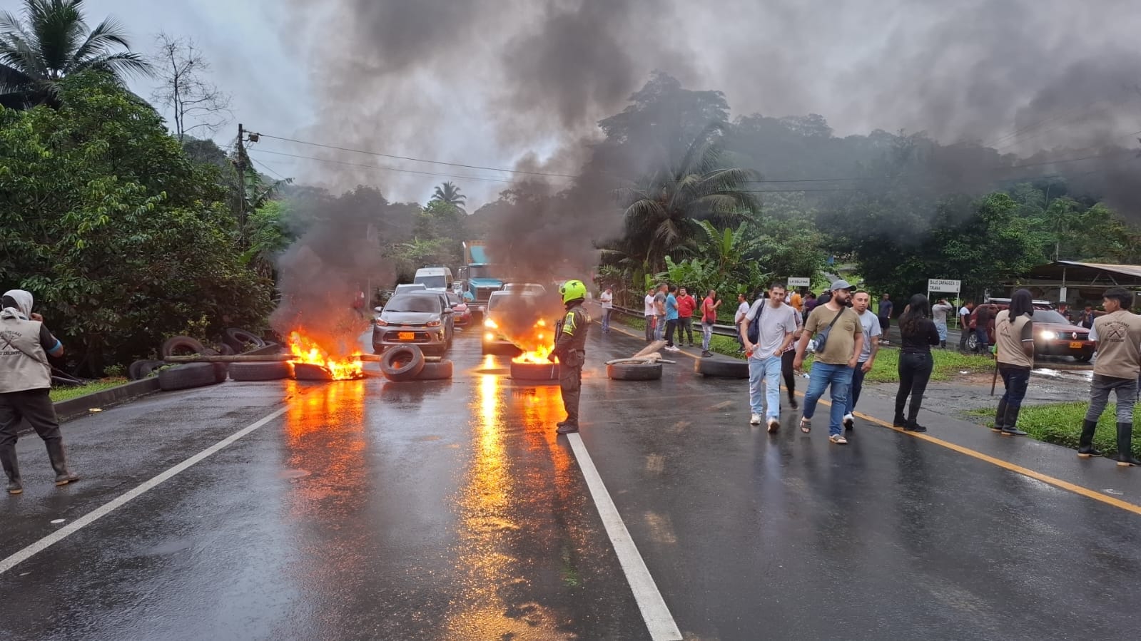 Bloqueada la vía que comunica a Cali con Buenaventura