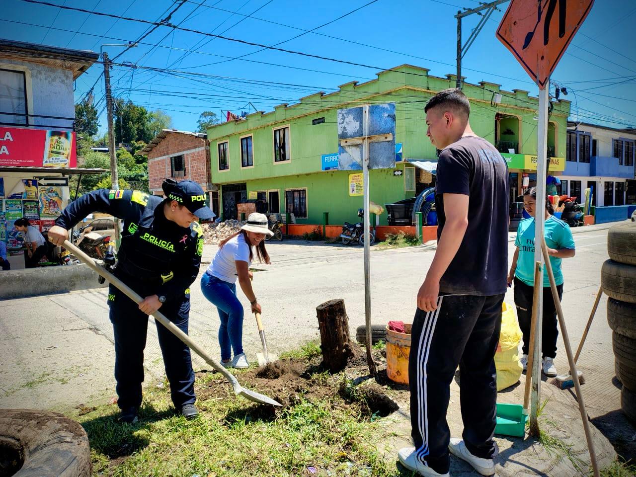 Actividades de prevención y educación ciudadana: Jornada de aseo y embellecimiento en el Barrio San Judas de Timbio