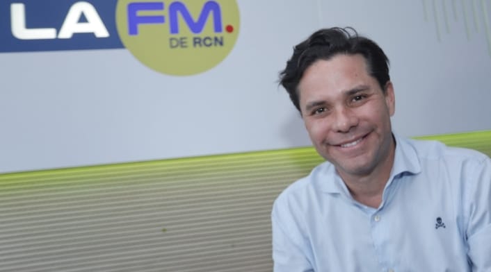 Después de destilar odio contra la COP 16,  sale Luis Carlos Vélez de la dirección de la FM de RCN