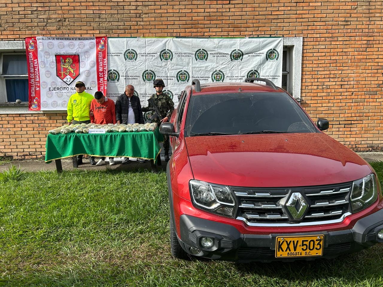 Capturados hombres que transportaban 48 kilos de base de coca en el Huila