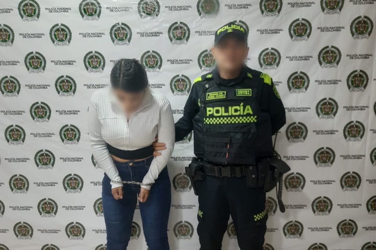 Una mujer es capturada en flagrancia, por el delito de hurto