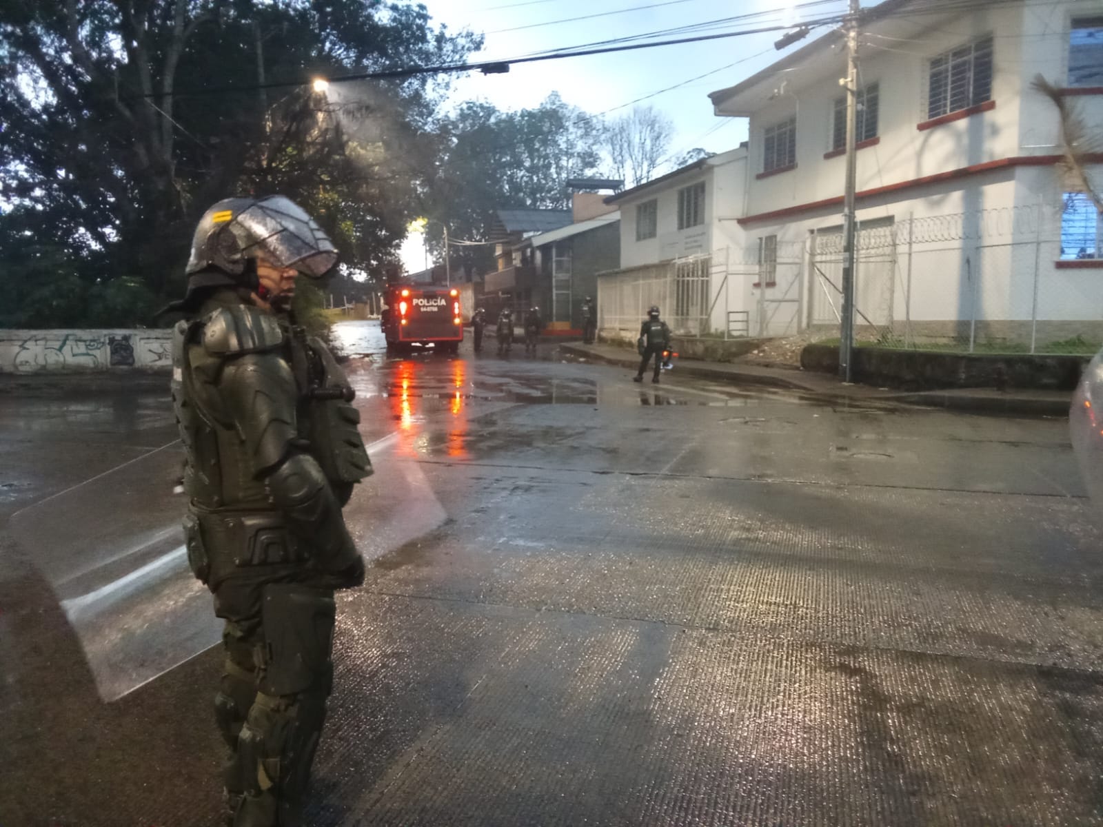 Enfrentamientos entre encapuchados y policía causaron temor en Popayán