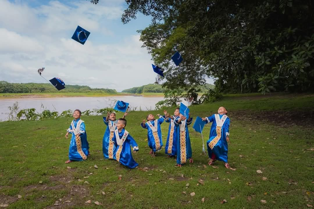 Emotiva graduación en zona rural de Amazonas