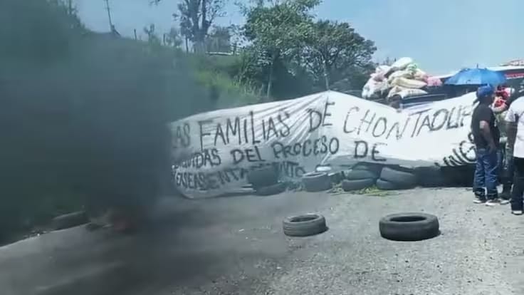 Se mantiene el bloqueo parcial de la vía Popayán-Pasto por parte de damnificados de Rosas, Cauca