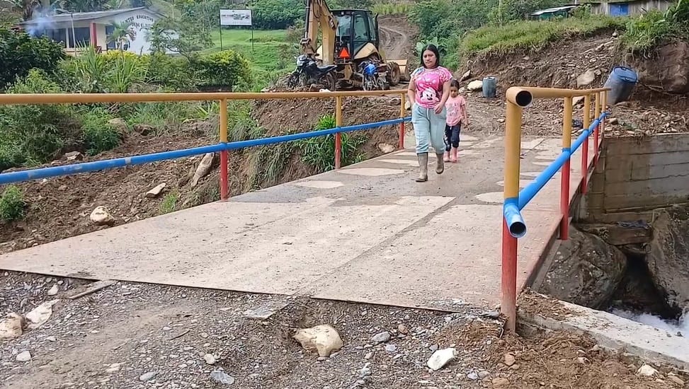 Disidentes de las Farc construyeron otro puente vehicular en El Plateado ante la incapacidad de las autoridades de hacerlo