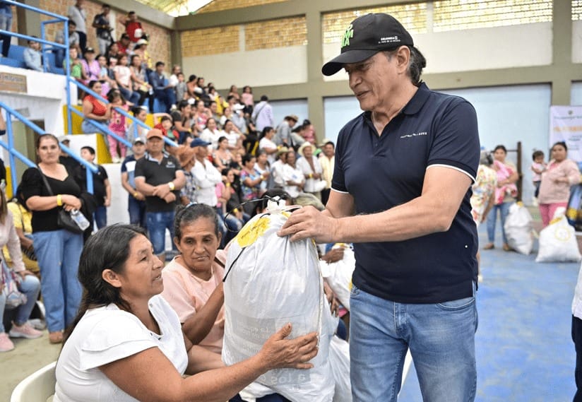 “Entregamos 14.000 paquetes con mercancía DIAN a hogares santandereanos como medida de justicia social”: Bolívar