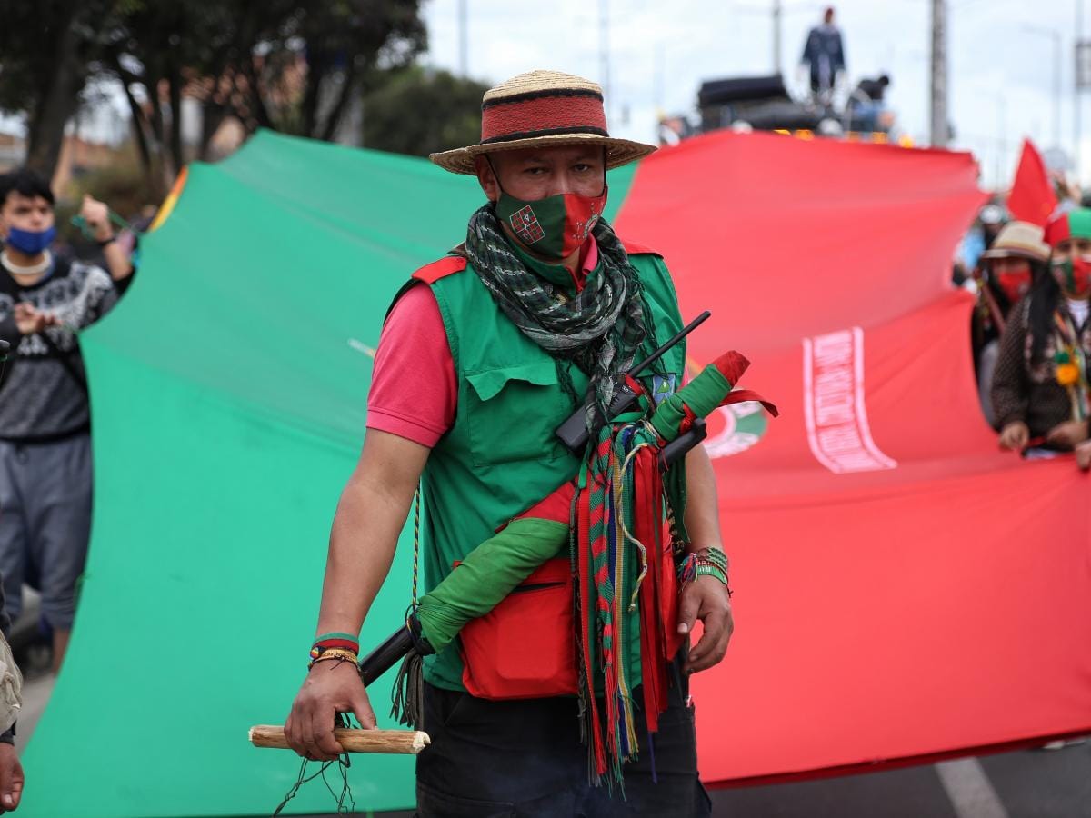 ¡Guardia, guardia, fuerza, fuerza! Indígenas rescatan a tres de sus compañeros tras ser secuestrados en la vía Totoró-Gabriel López