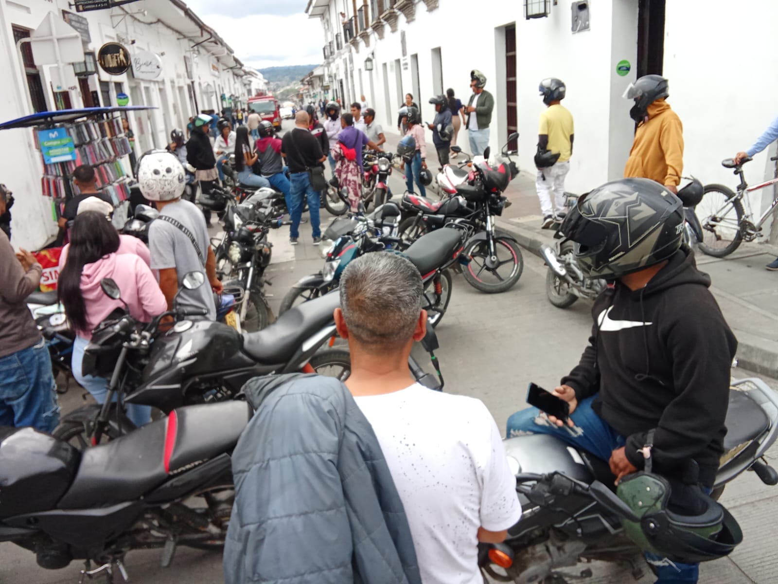 "El alcalde de Popayán puso aguantar hambre a los mototaxistas y sus familias"