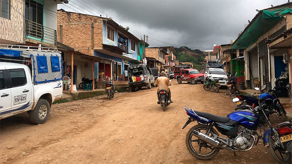 Varias familias de El Plateado, Argelia, atrapadas en los combates entre el Ejército y las disidencias de las Farc