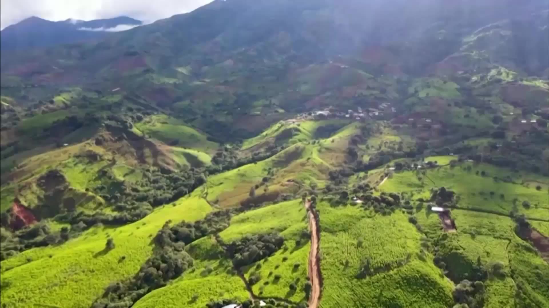 "La tierra se nos vino encima cuando ya estábamos dormidos", herido por la avalancha en el Cañón del Micay