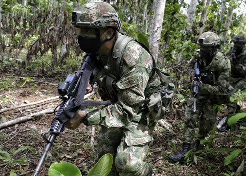 Dos civiles heridos en los intensos combates entre soldados y disidentes de las Farc en El Plateado, Argelia